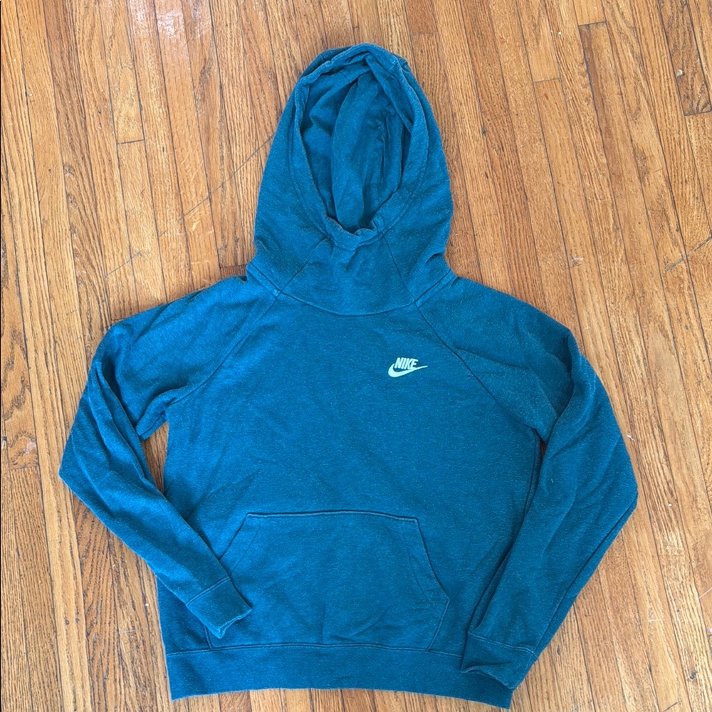 Nike Sportswear Essential
Women's Funnel-Neck Fleece Pullover Hoodie